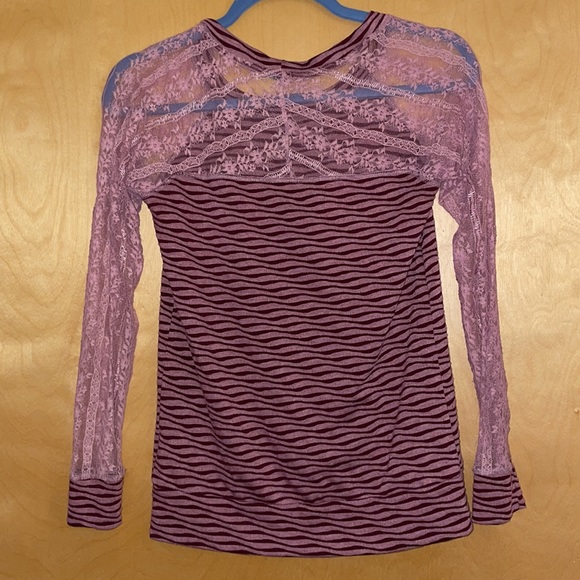 XS Chloe K lace-sleeved top - Picture 2 of 2